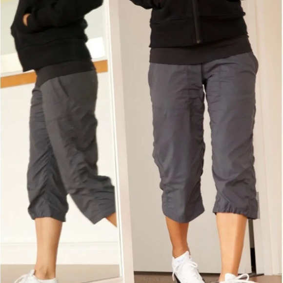 Lululemon sz 6 Studio Crop Coal (black) for yoga excellent pre owned condition - Picture 4 of 14